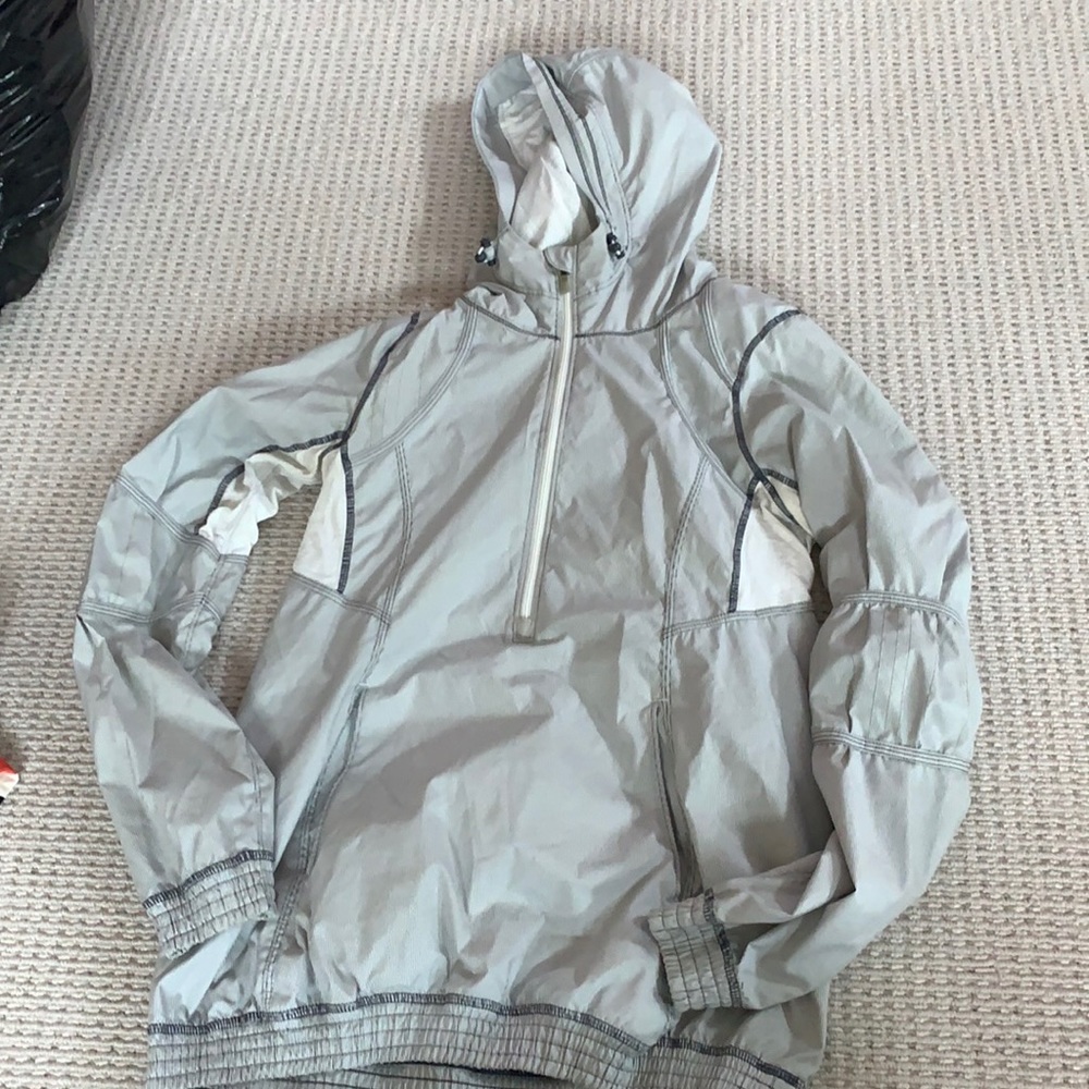 Lululemon size 4 wind breaker